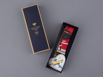 Брелок подвеска в подарочной упаковке, форма Сердечко 2, рисунок Супремы, арт 81.33238.00.1