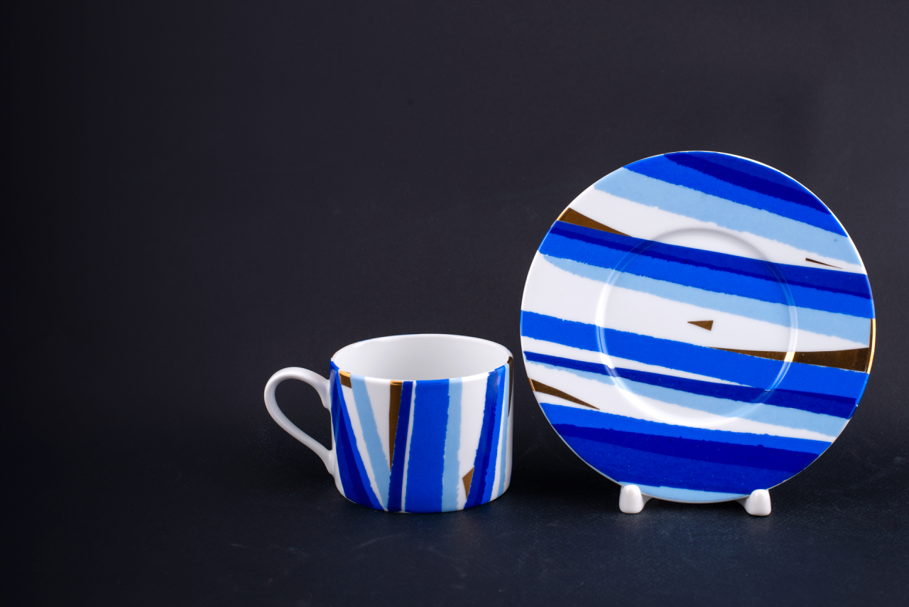 Чашка с блюдцем Синие тени на форме Соло, 