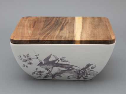 Салатник большого размера с деревянной крышкой форма Стандартная, рисунок Monplaisir Violet в упаковке арт 42.00063.00.1, 