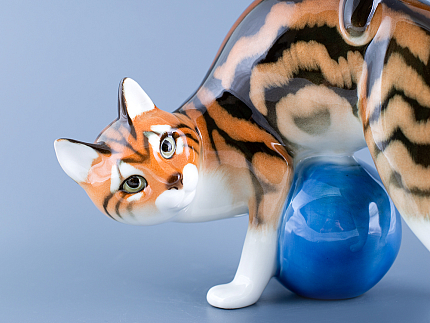 Скульптура форма Кошка с клубком рисунок Мраморный арт. 82.98336.00.1