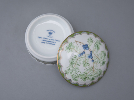 Туалетная коробочка в подарочной упаковке, форма Круглая, рисунок Можжевельник ароматный, арт 81.33955.00.1, 