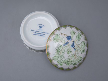 Туалетная коробочка в подарочной упаковке, форма Круглая, рисунок Можжевельник ароматный, арт 81.33955.00.1