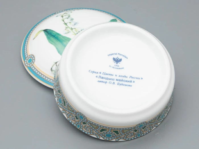 Туалетная коробочка в подарочной упаковке, форма Круглая, рисунок Ландыш майский, арт 81.33187.00.1, 