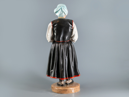 Скульптура Народности России. Финская женщина, арт. 82.93095.00.1, 