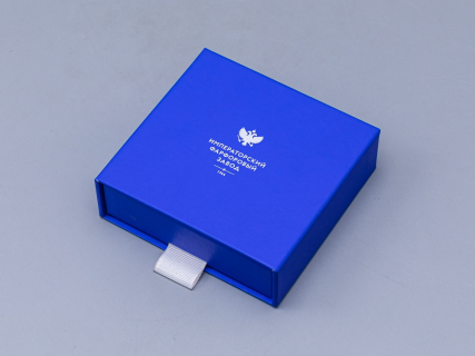 Елочная игрушка в подарочной упаковке форма Лошадка рисунок Красная, арт. 81.34341.00.1, 