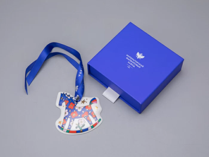 Елочная игрушка в подарочной упаковке форма Лошадка рисунок Синяя, арт. 81.34340.00.1, 