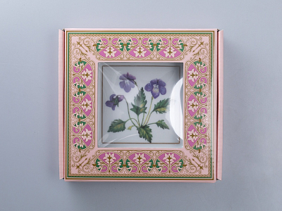 Подставка для мелочей в подарочной упаковке, форма Квадратная, рисунок Фиалка надрезанная, арт 81.34214.00.1