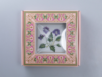 Подставка для мелочей в подарочной упаковке, форма Квадратная, рисунок Фиалка надрезанная, арт 81.34214.00.1