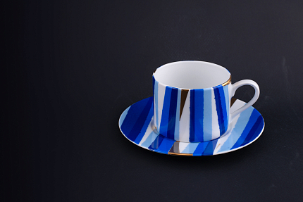 Чашка с блюдцем Синие тени на форме Соло