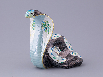 Скульптура форма Кобра, большой размер, в подарочной упаковке, рисунок Серебряная змейка, арт. 81.32811.00.1