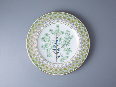 Тарелка декоративная 270 мм в подарочной упаковке форма Европейская рисунок Можжевельник ароматный, арт. 81.33952.00.1