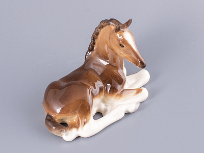 Скульптура Жеребенок лежащий (гнедой) арт. 82.01030.00.1