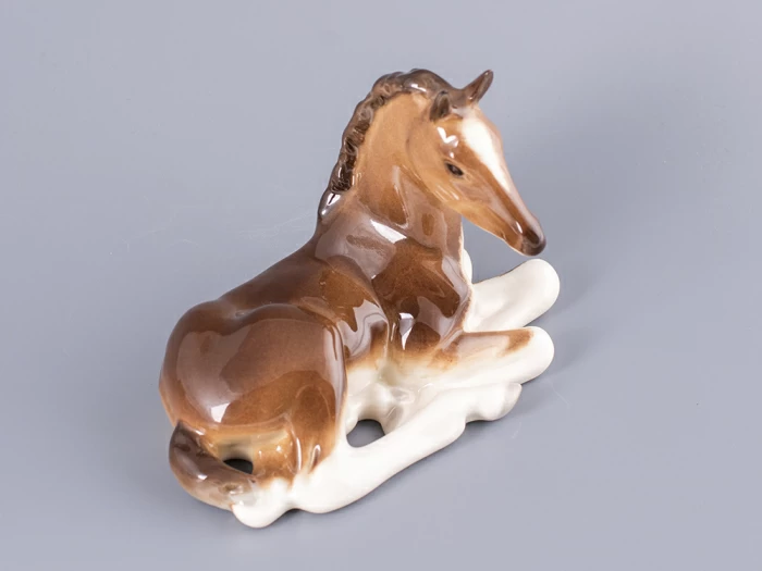 Скульптура Жеребенок лежащий (гнедой) арт. 82.01030.00.1, 