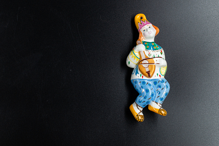 Игрушка (подвеска) Скоморох с гудком Миша-певец, арт 60.14827.00.5