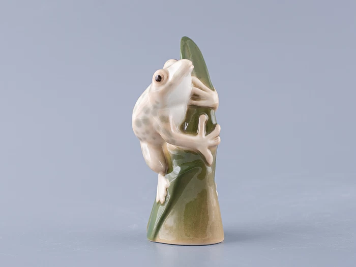 Скульптура Лягушка на листике мраморная арт. 82.63981.00.1, 