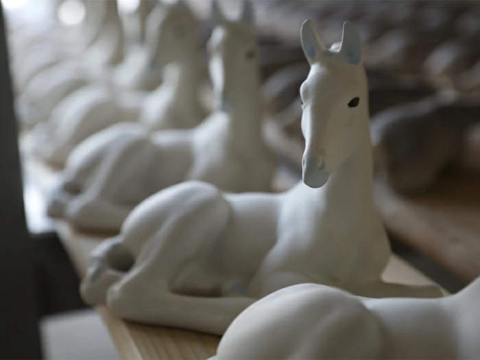 Скульптура Жеребенок лежащий (гнедой) арт. 82.01030.00.1, 