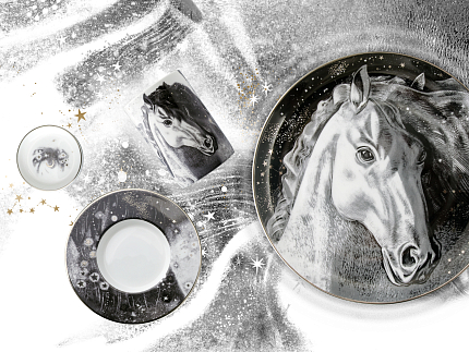 Декоративная тарелка 300 мм в подарочной упаковке, форма Восточная рисунок Черный мустанг, арт 81.34275.00.1