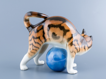 Скульптура форма Кошка с клубком рисунок Мраморный арт. 82.98336.00.1, 