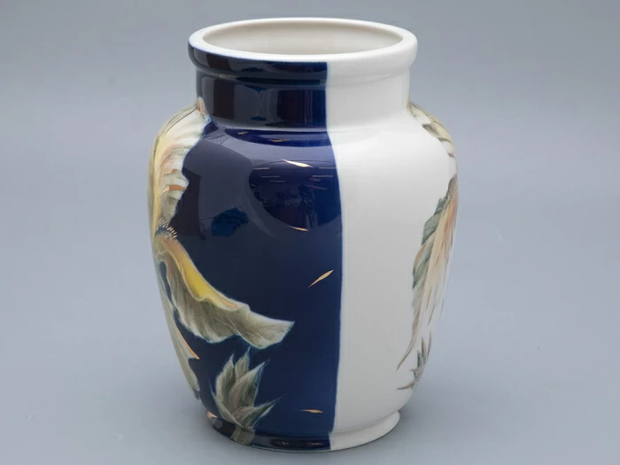 Ваза форма Китайская малого размера рисунок Ирисы, арт. 80.96067.00.1, 