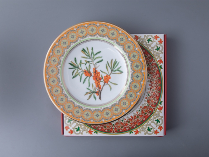 Тарелка декоративная 270 мм в подарочной упаковке форма Европейская рисунок Облепиха сибирская, арт. 81.33947.00.1, 