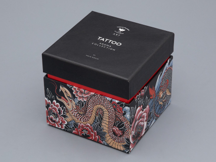 Свеча ароматическая в подарочной упаковке, форма tоp, рисунок TATTOO SERPENTA аромат Северное сияние, арт. 81.32802.00.1, 