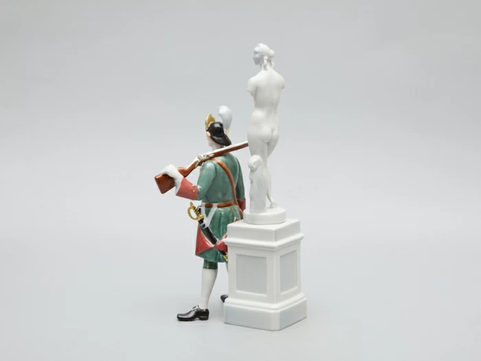 Скульптура Солдат и Венера Петровская Ассамблея арт. 82.51223.00.1, 