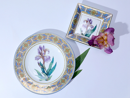 Тарелка декоративная 270 мм в подарочной упаковке, форма Европейская, рисунок Нежный Ирис, арт. 81.32770.00.1