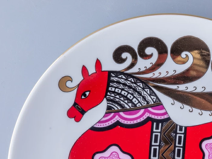 Декоративная тарелка 195 мм, форма Эллипс, рисунок Красный конь, арт 80.89344.00.1, 