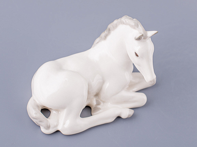 Скульптура Жеребенок лежащий (белый) арт. 82.00975.00.1