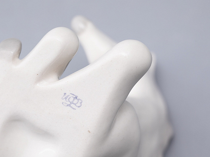 Скульптура Жеребенок лежащий (белый) арт. 82.00975.00.1