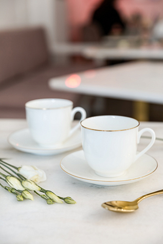 Чашки с блюдцами